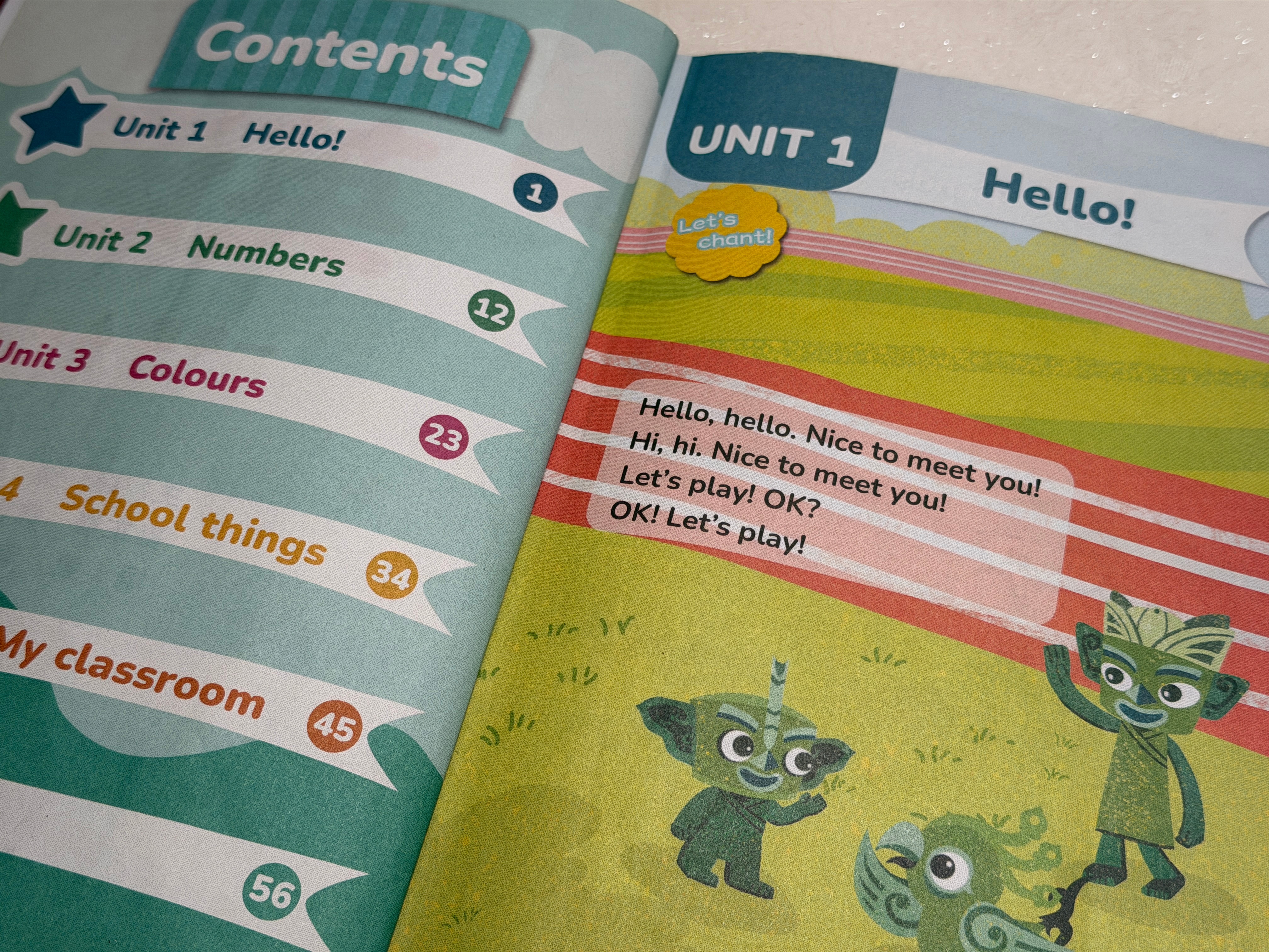 真的是无法理解，现在的小学一年级英语，不教26个英文字母，不教音标，上来就是句子