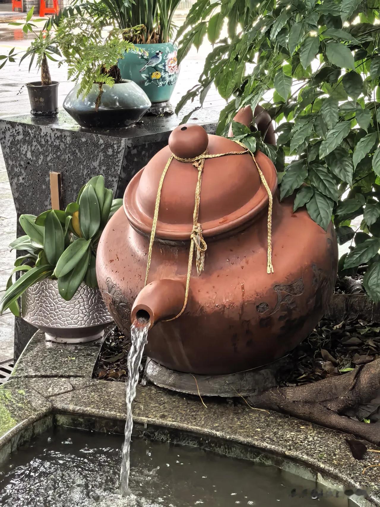 这把茶壶够大！