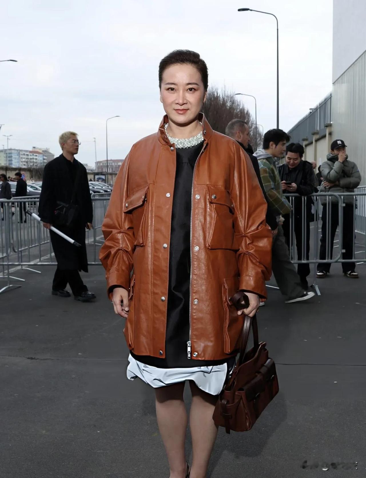 其实贾玲之前的身材真的已经不太健康了，但是因为是谐星，大家觉得她就应该这样子，胖