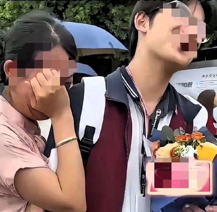 看哭了，小姨抚养的外甥上清华，五个原因让人感动。

第一：和孩子没有血缘关系，却
