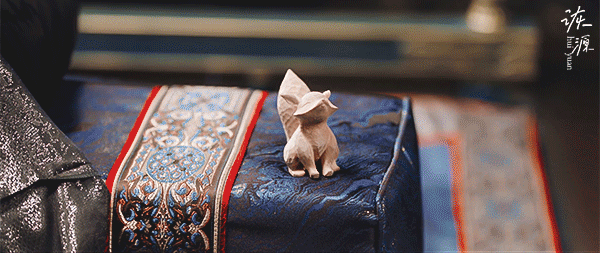 迪丽热巴 《白日提灯》贺思慕 / 动图▷EP17-02 黑衣+额饰+双灯笼辫-摸