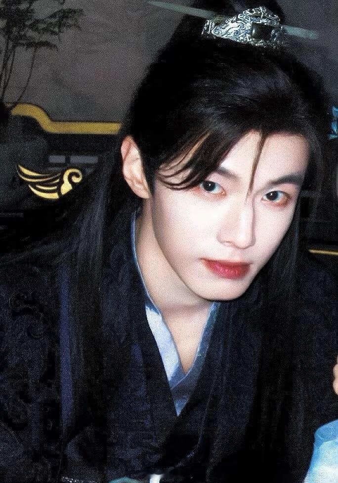 何与这段我在知否顾廷烨身上见过百花杀何与演的萧华雍太会拿捏人了，太子撒娇示弱一套