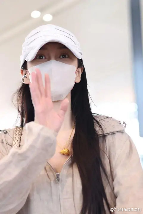 Angelababy上海出发Angelababy上海出发！好久没看到姐姐机场图了
