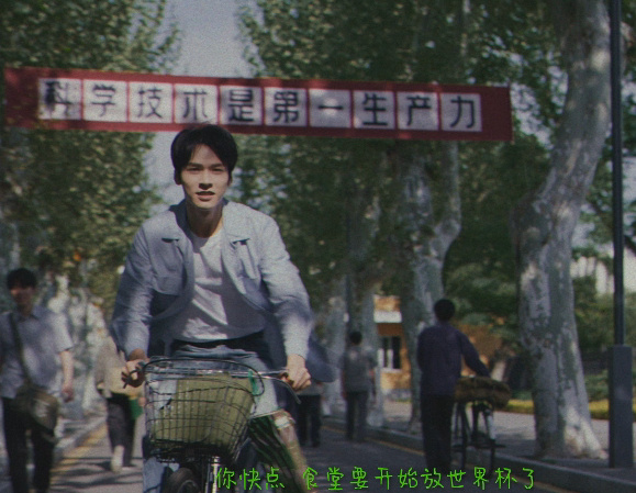 谁懂在青岛街头一步一龚俊的爽感，五一出游直接被大帅哥的颜值霸屏了！ 