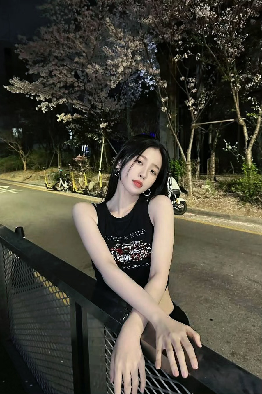 女明星虞书欣的照片疑似露出波珠找点药嗑的座位，有人看到了吗 ​​​