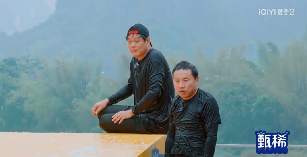 五哈王勉工伤 哈哈哈哈哈 全程高能爆笑，王勉五哈跳水意外磕到，工伤名场面出圈，全