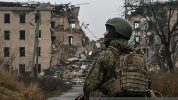 让人倒吸一口凉气：乌军3个旅反攻俄军2个军：24小时竟打进市中心
在俄乌战场北线