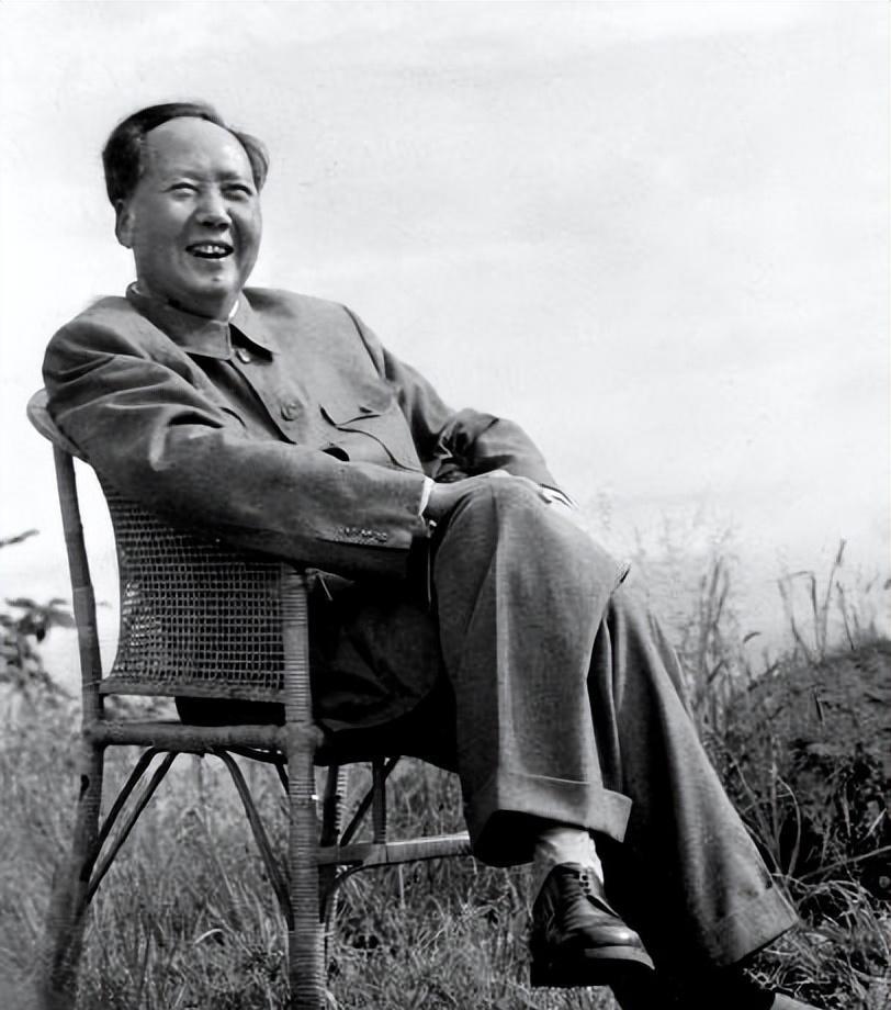 1959年毛泽东亲自审阅人大常委名单时，看后疑惑发问：为何名册中没有曾志？
19