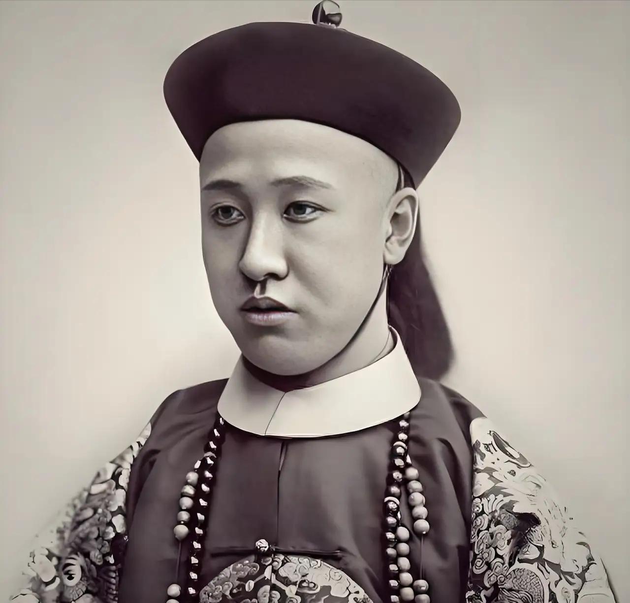 1950年，末代摄政王载沣用90万斤小米卖掉王府，儿子摔了当票怒吼：“这是祖宗家