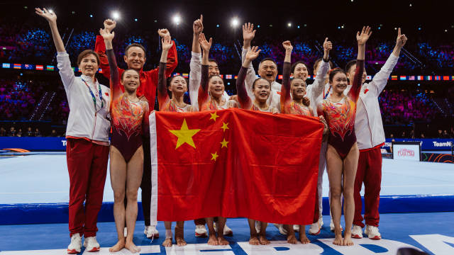 #中国体操姑娘们夺金时刻# 鹿特丹体操世锦赛女团决赛，中国队时隔20年再夺世锦赛冠军，直通洛杉矶奥运