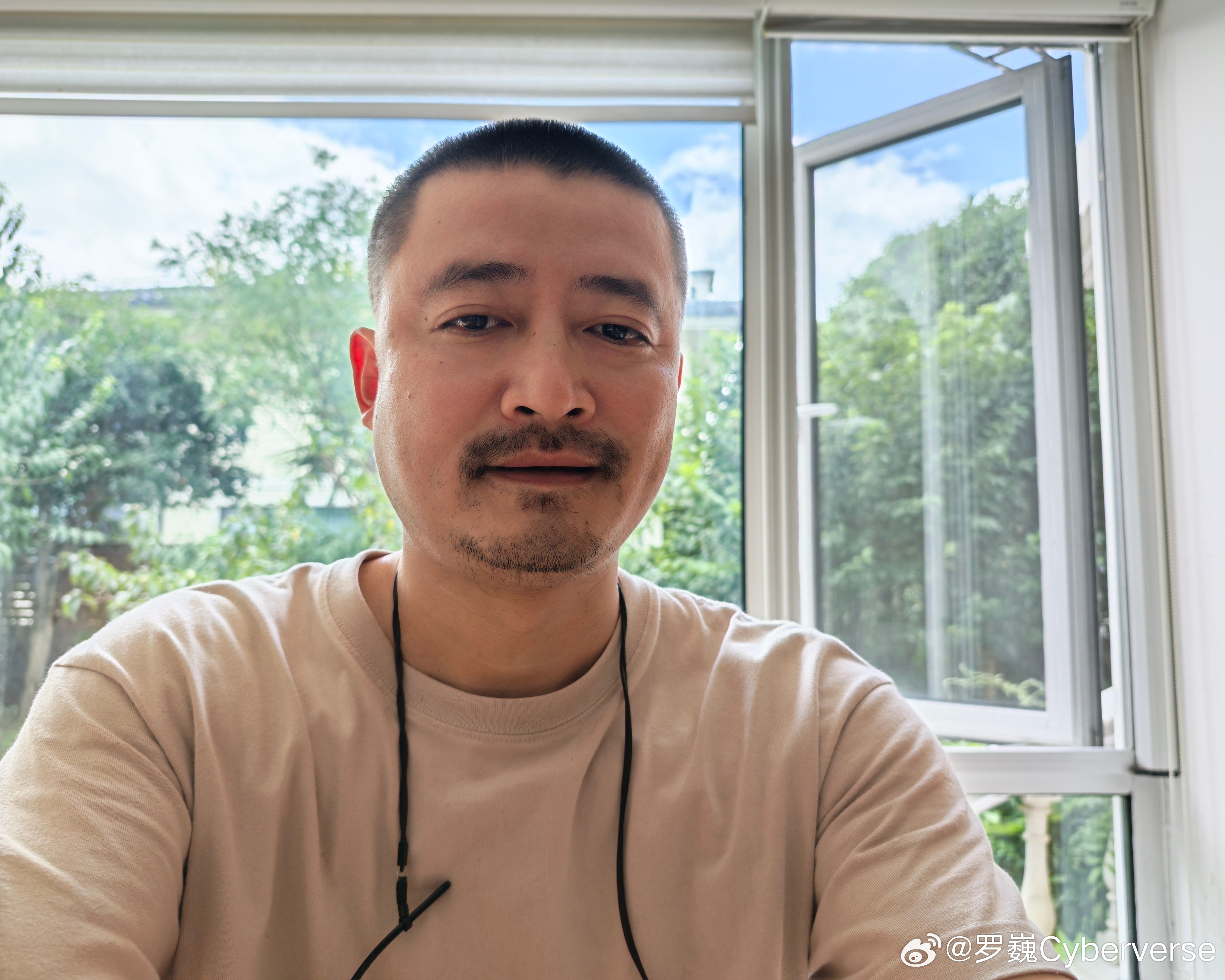 出发暑退风轻秋信晚，流年暗逐川流。半生尘事苦营求。耕耘凭己力，得失付缘休。儒担行