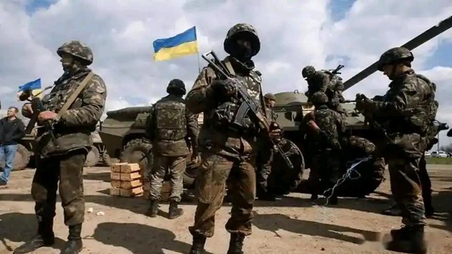 乌军最大的败笔就是去进攻俄罗斯的库尔斯克。结果造成乌军精锐损失惨重，重型装备损失