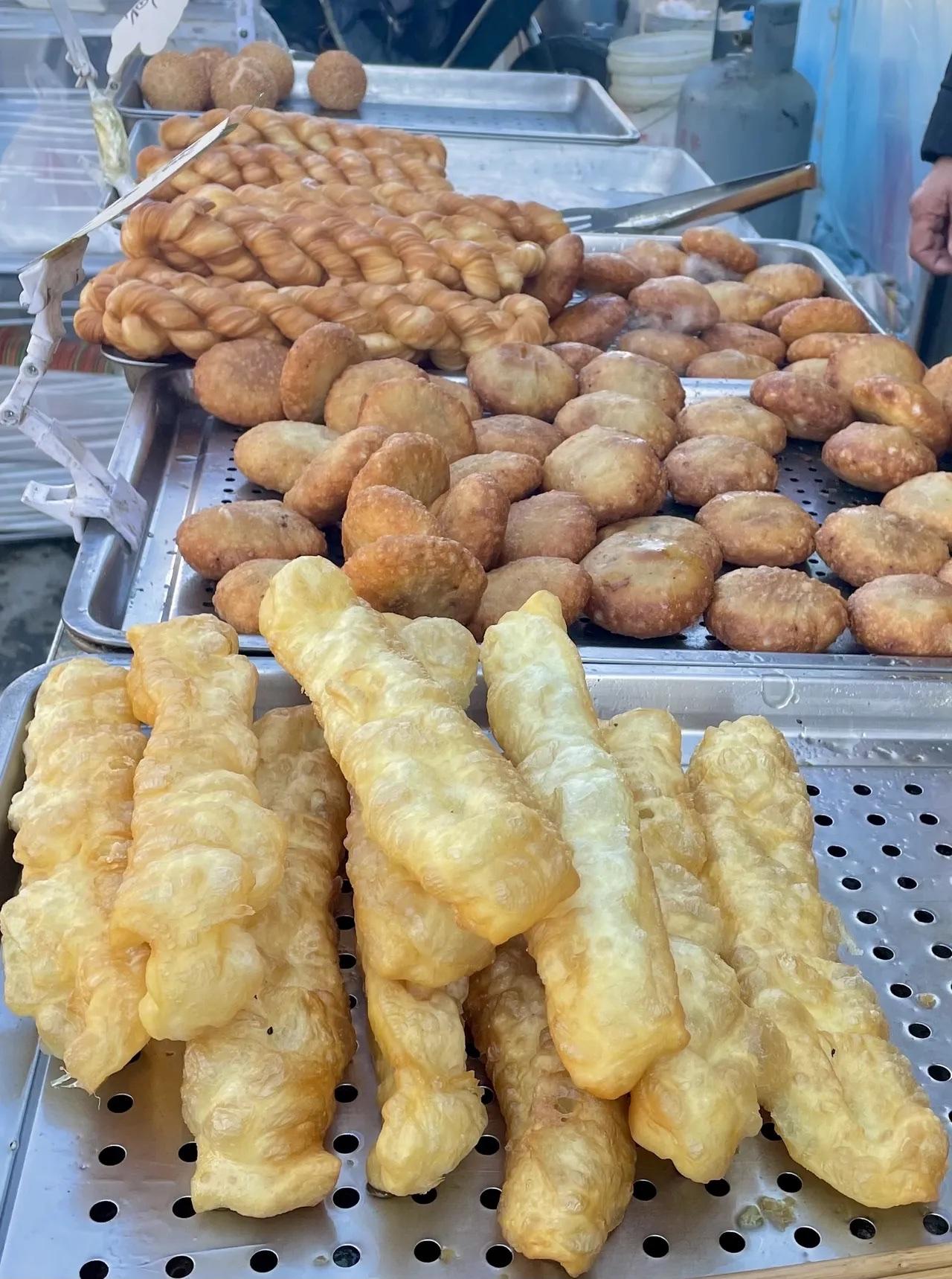 确实过万了，不过都是以前的功劳，去年还不错，可是从今年开始，流量大幅度下滑，收入