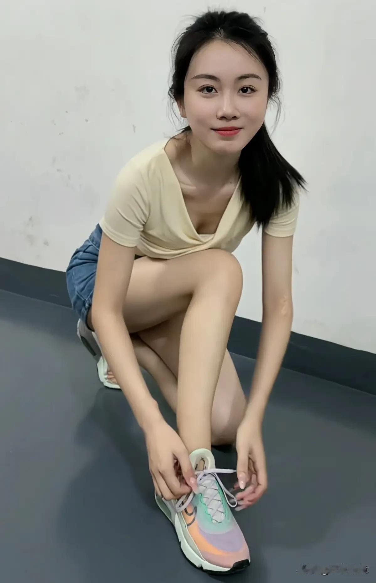 刚带表妹买了双跑步鞋，非要当着我面试穿[爱慕][爱慕][爱慕]什么鞋穿着好看 游