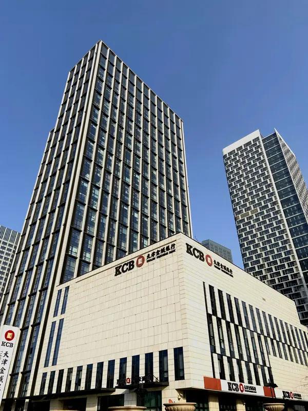 汇金城超市挺有看点的。在长沙雨花区汇金城二期西北门有个临街的水果店转让，面积30