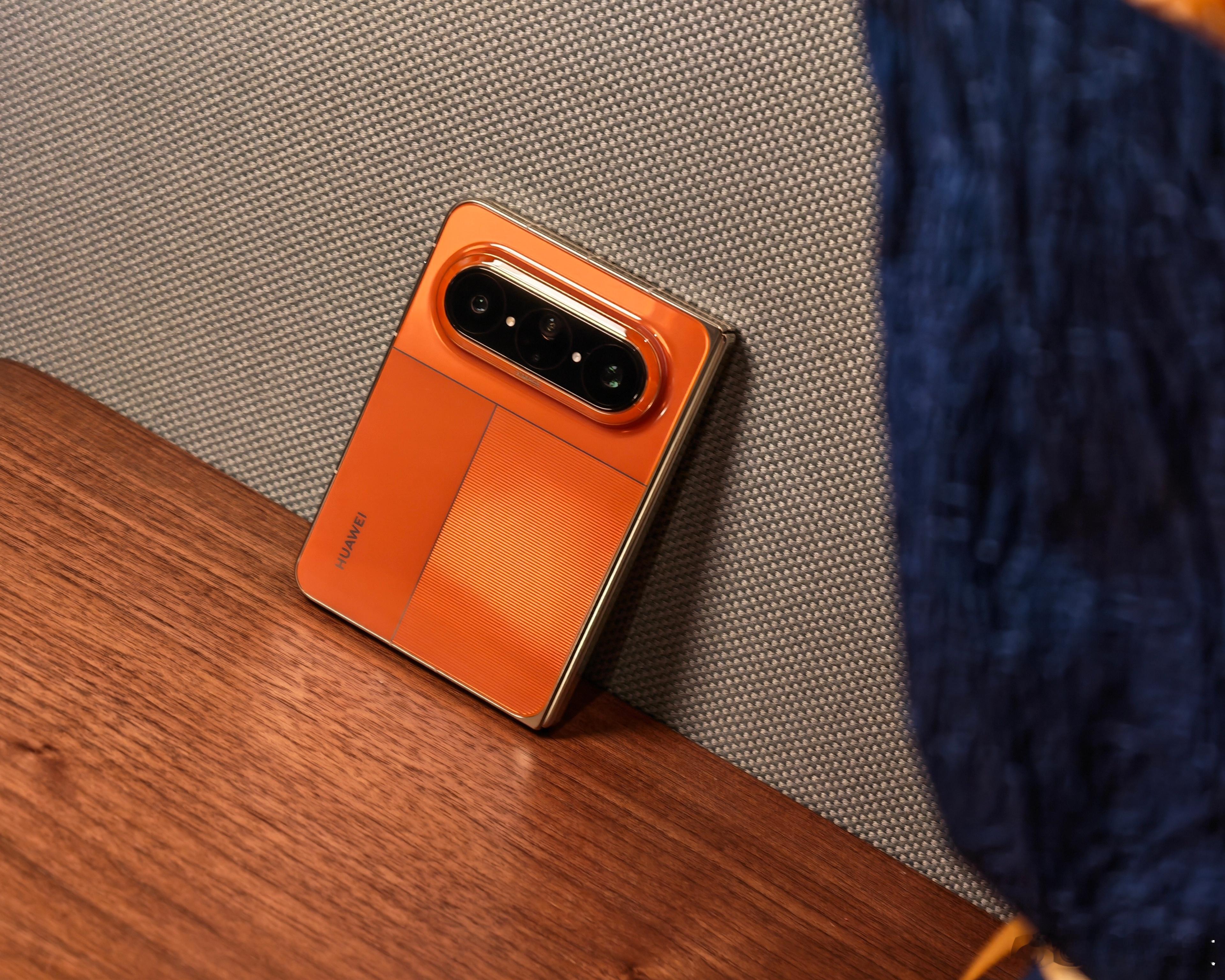 华为Pura X Max典藏版随手拍真机图！！大阔折屏幕真的阔，内屏屏占比也很高