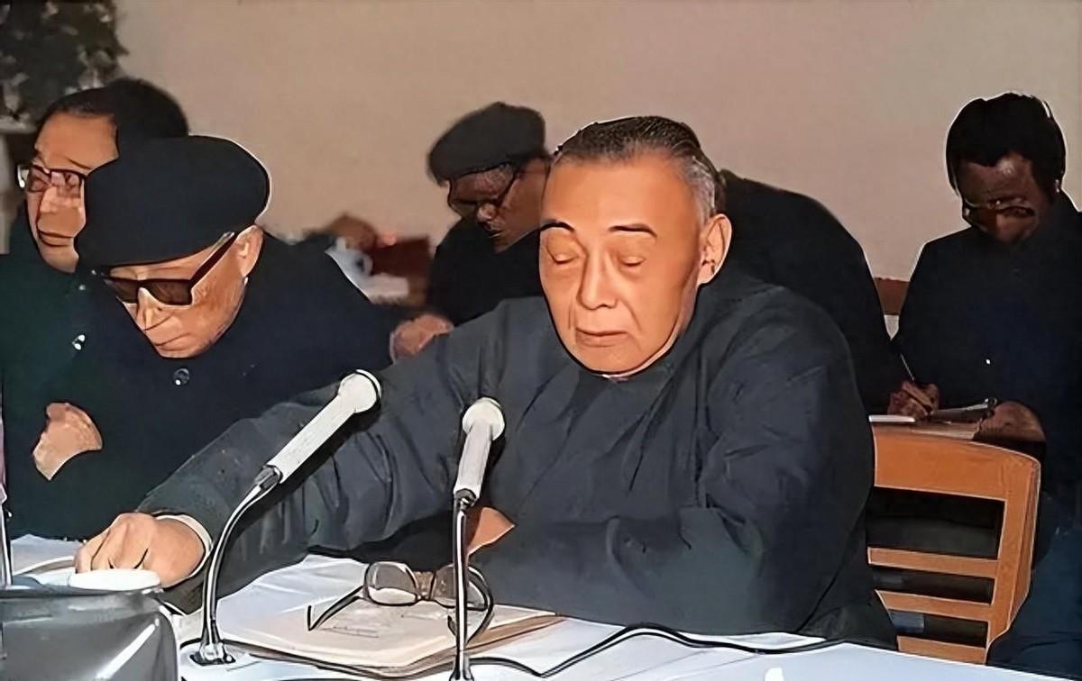江渭清曾主政江苏十余年，毛主席亲自派专机接他，儿子后来官至正厅级，这其中有何故事