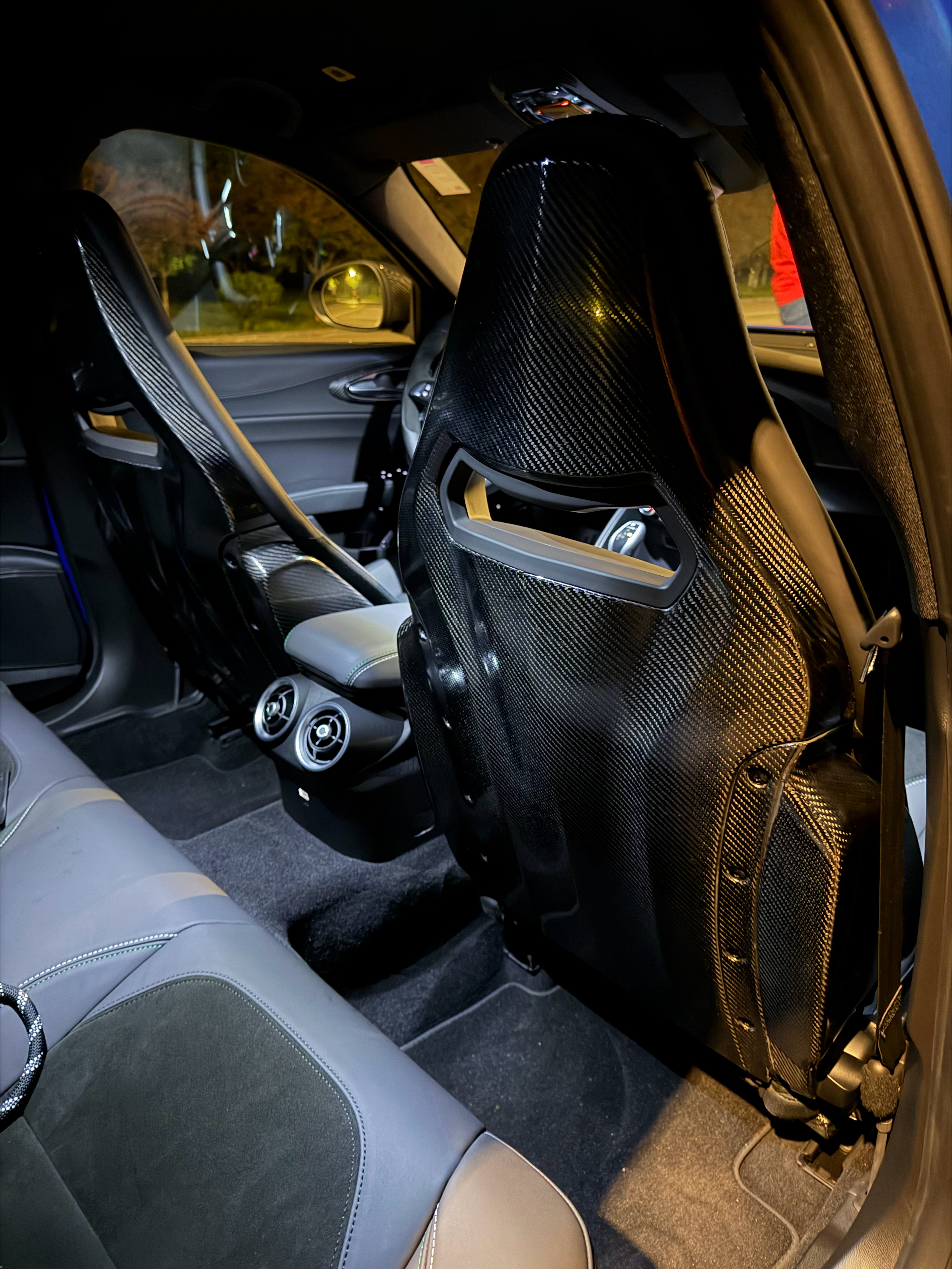 碳纤维对于四门性能轿车来说，情绪价值远大于轻量化，眼睛爽了，心里更爽  阿尔法·