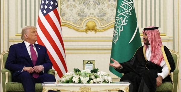 据环球网报道，沙特紧急向美国喊话：别封锁霍尔木兹，伊朗可能报复红海。利雅得担心德