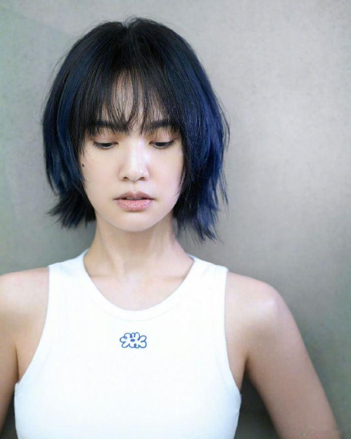 杨丞琳李荣浩新发色是哪吒敖丙 大胆猜测是哪个机灵鬼首先联想到了哪吒敖丙，不过看到
