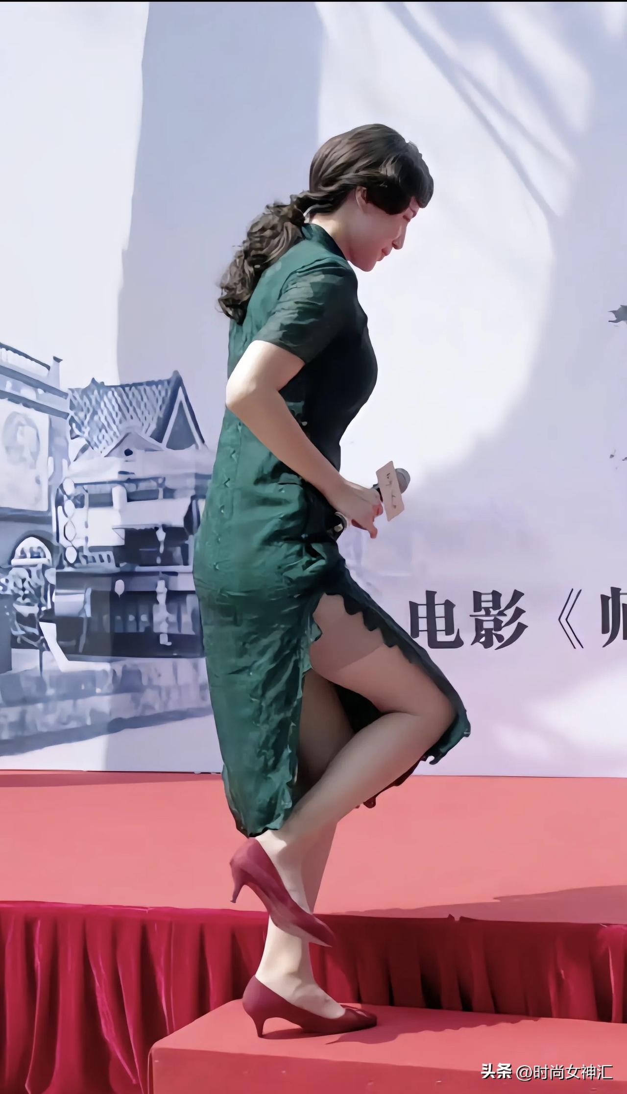 就这背影你们知道她是谁吗？