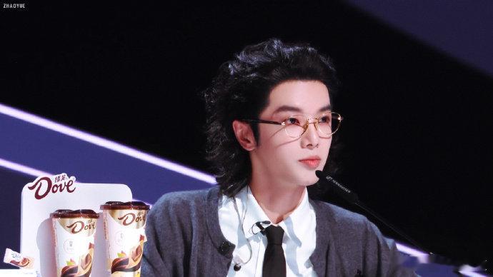 华晨宇的 “零容忍” 有多绝？直播比 0 比到停不下来～