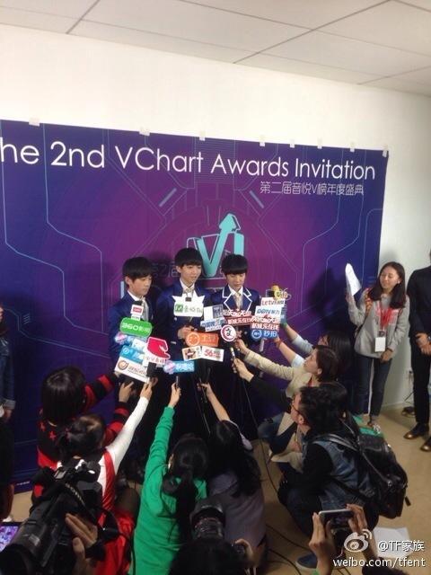 12年过去还是闪闪发光的大明星TFBOYS官博发文庆祝415十二周年TFBOYS