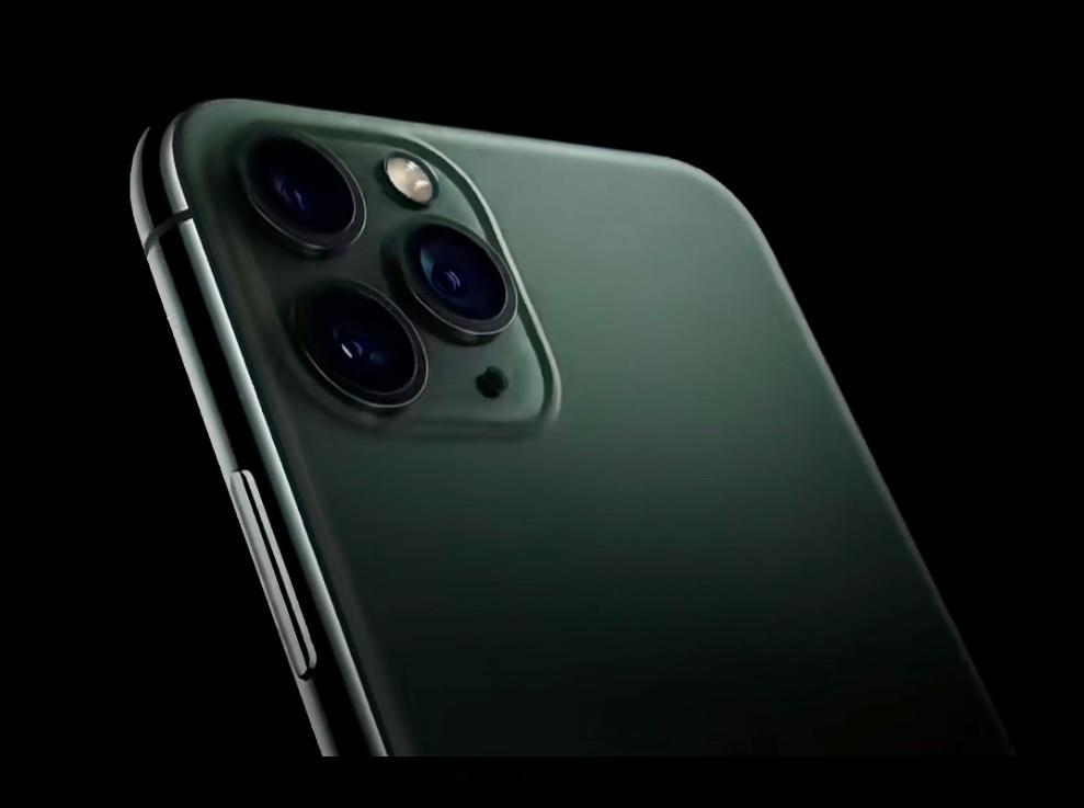 地球上第一款叫Pro Max的手机，是苹果公司在2019年发布的iPhone 1