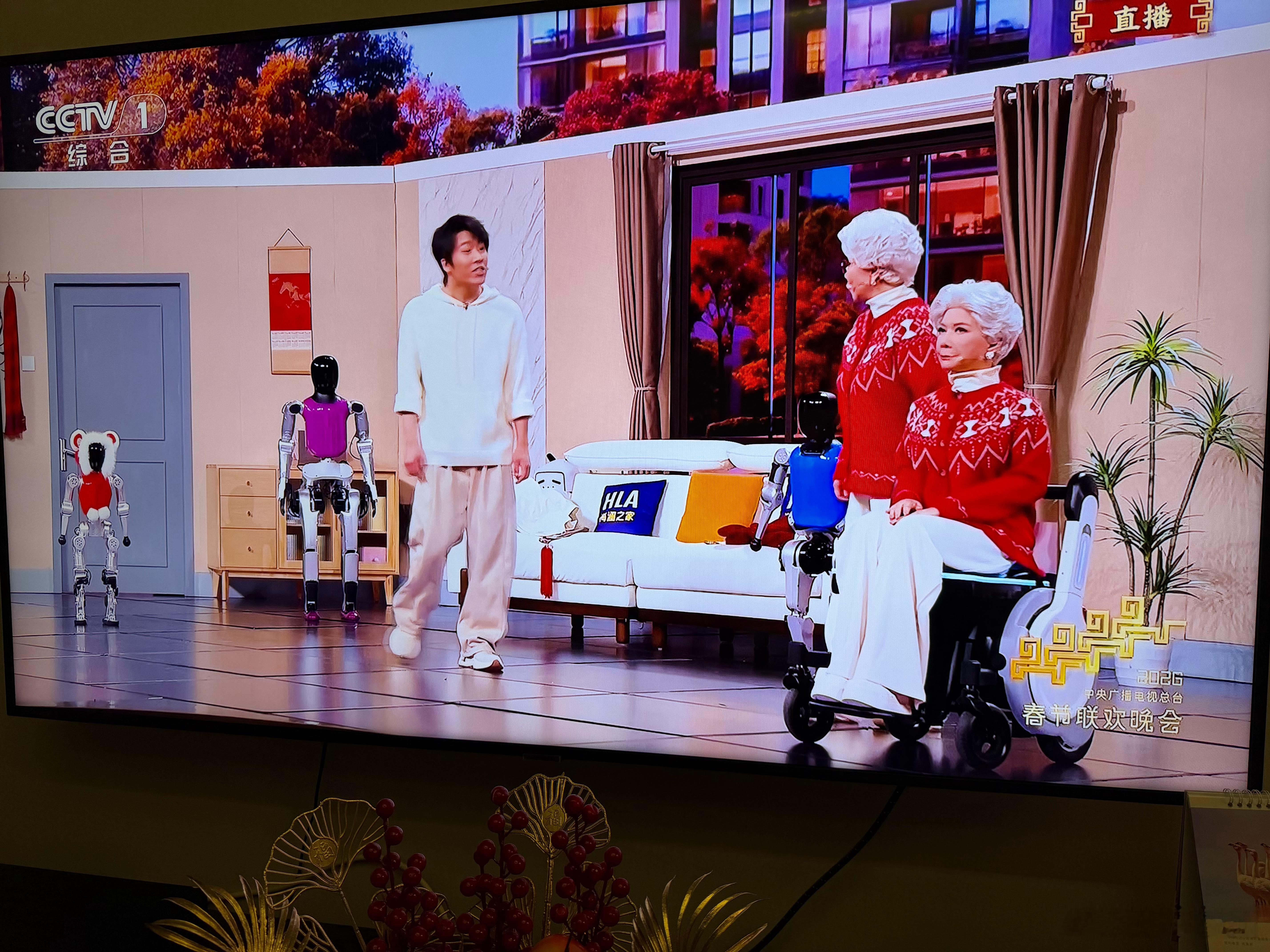 春晚有人在看吗？这……整了个蔡明机器人 北京