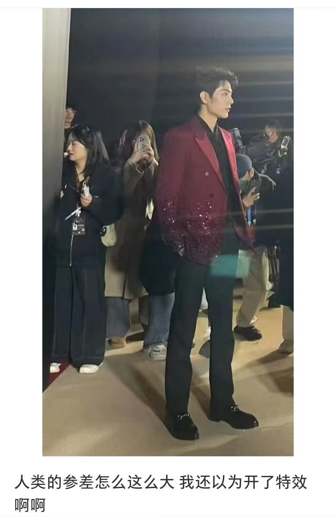 肖战肖战微博之夜 神一样的男人！！！今年又会是怎样绝杀四方的造型呢！  微博之夜