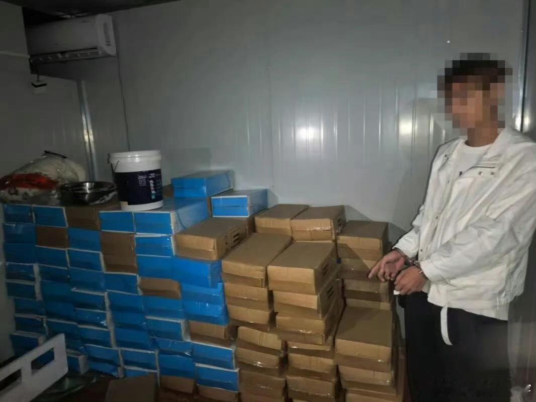 台州公安雷霆出击守护居民安全天台公安精准侦查锁定“笑气”团伙，多警种联合收网，8