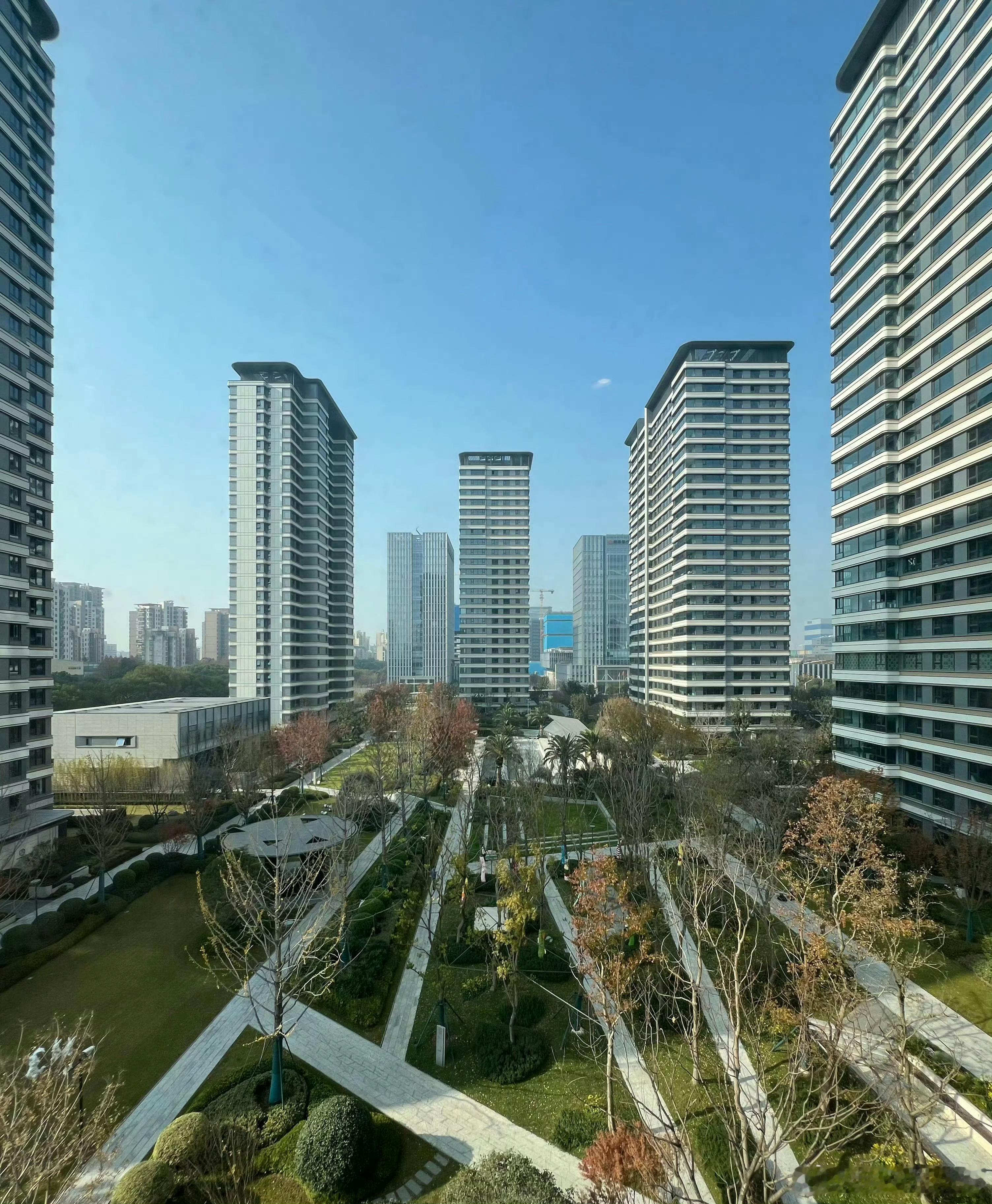 沁苏禧小坦克，660这个价已经是奥体很多四房户型的顶了。但是入住沁就同时拥有了这
