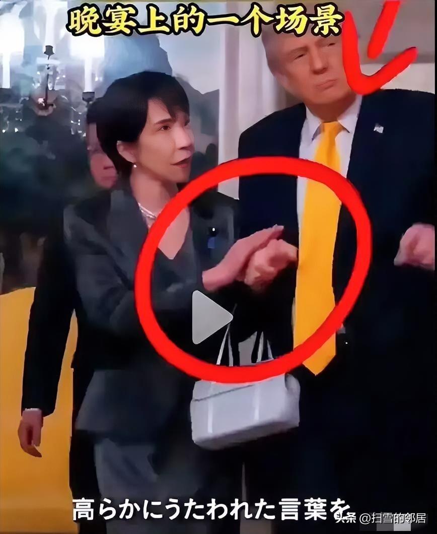 日本网民愤怒了！有日本网民这样说，“我们日本的首相竟然在外交场合，张开大嘴、露出