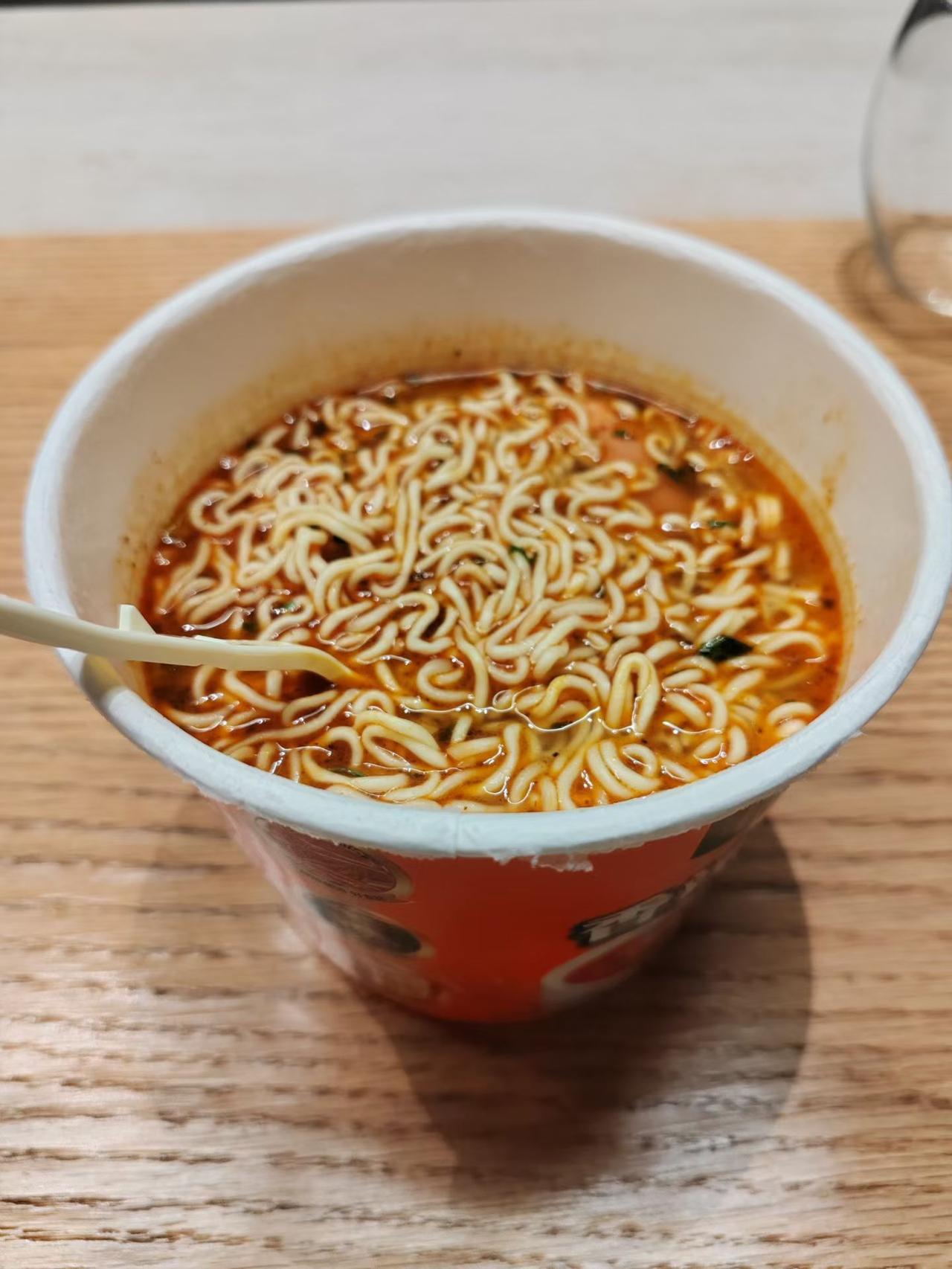 胃你就将就一下，
吃个泡面也是个不错的选择！