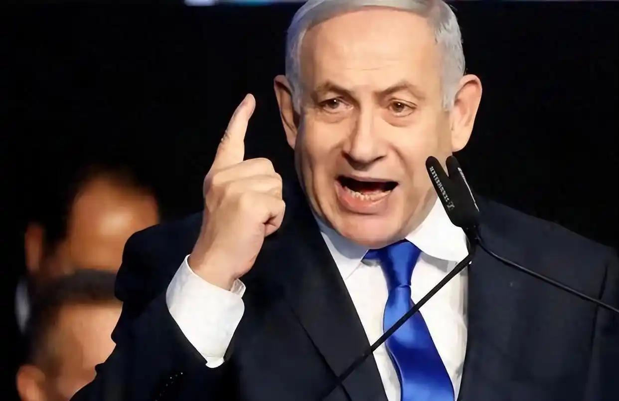 内塔尼亚胡不演了，摊牌了：美国确实被我们操控，特朗普政府就是我们的提线木偶，你们