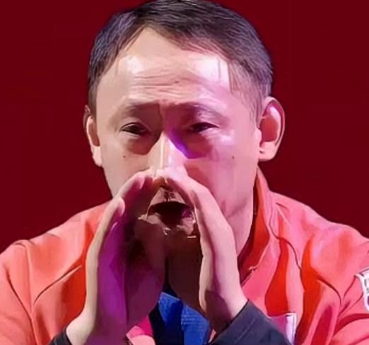 眼角的泪没擦
就这么挂在脸上
这泪里全是生存...
张本宇眼角那滴泪没擦
就那么