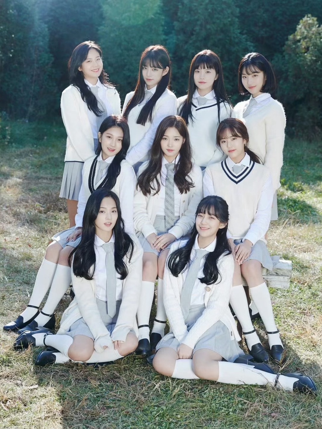 HYBE女团出道公式照对比fromis9、lesserafim、newjeans