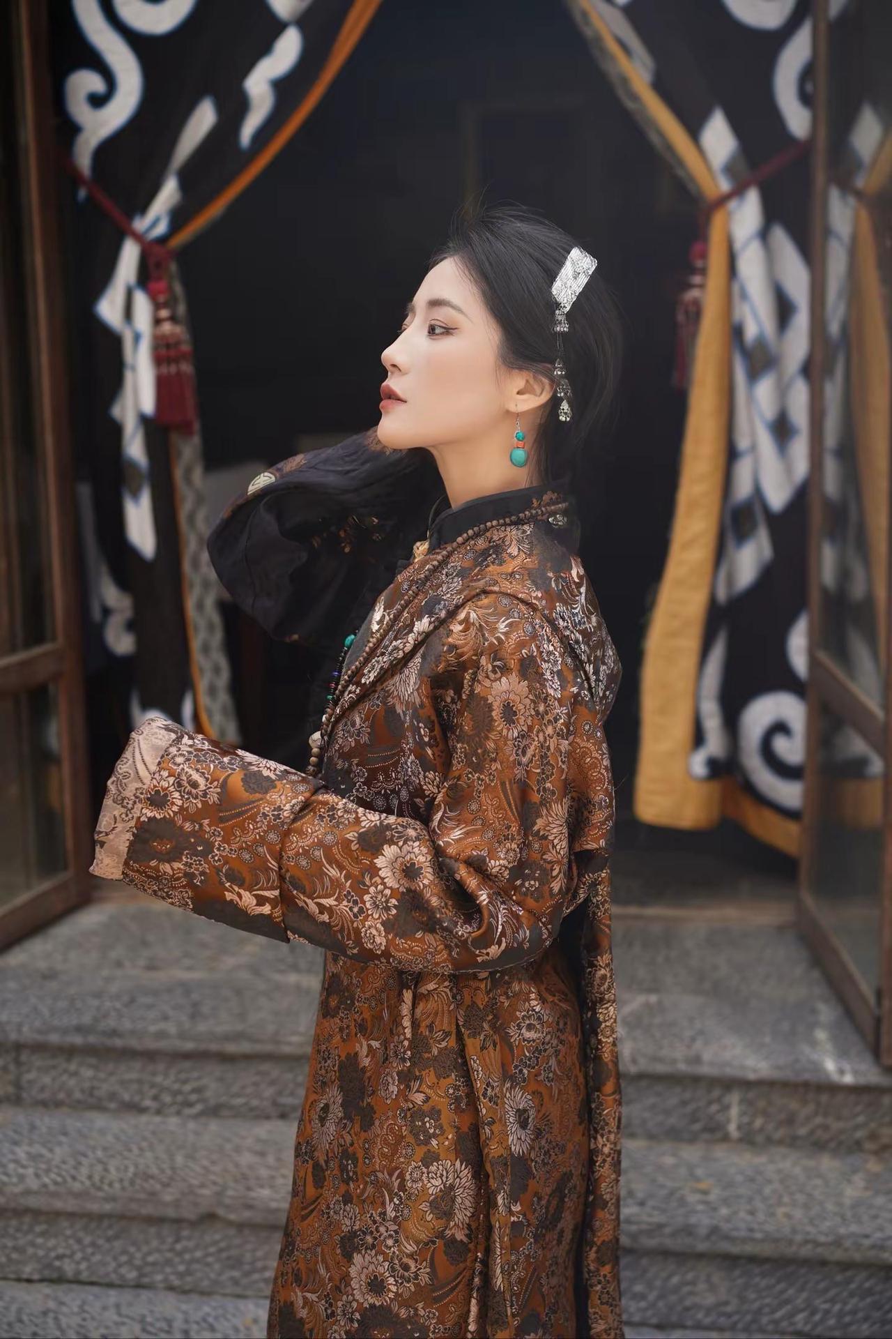 香格里拉私藏庄园✨住进古城里的人间净土。终于奔赴心中的香格里拉🌿把所有温柔都留