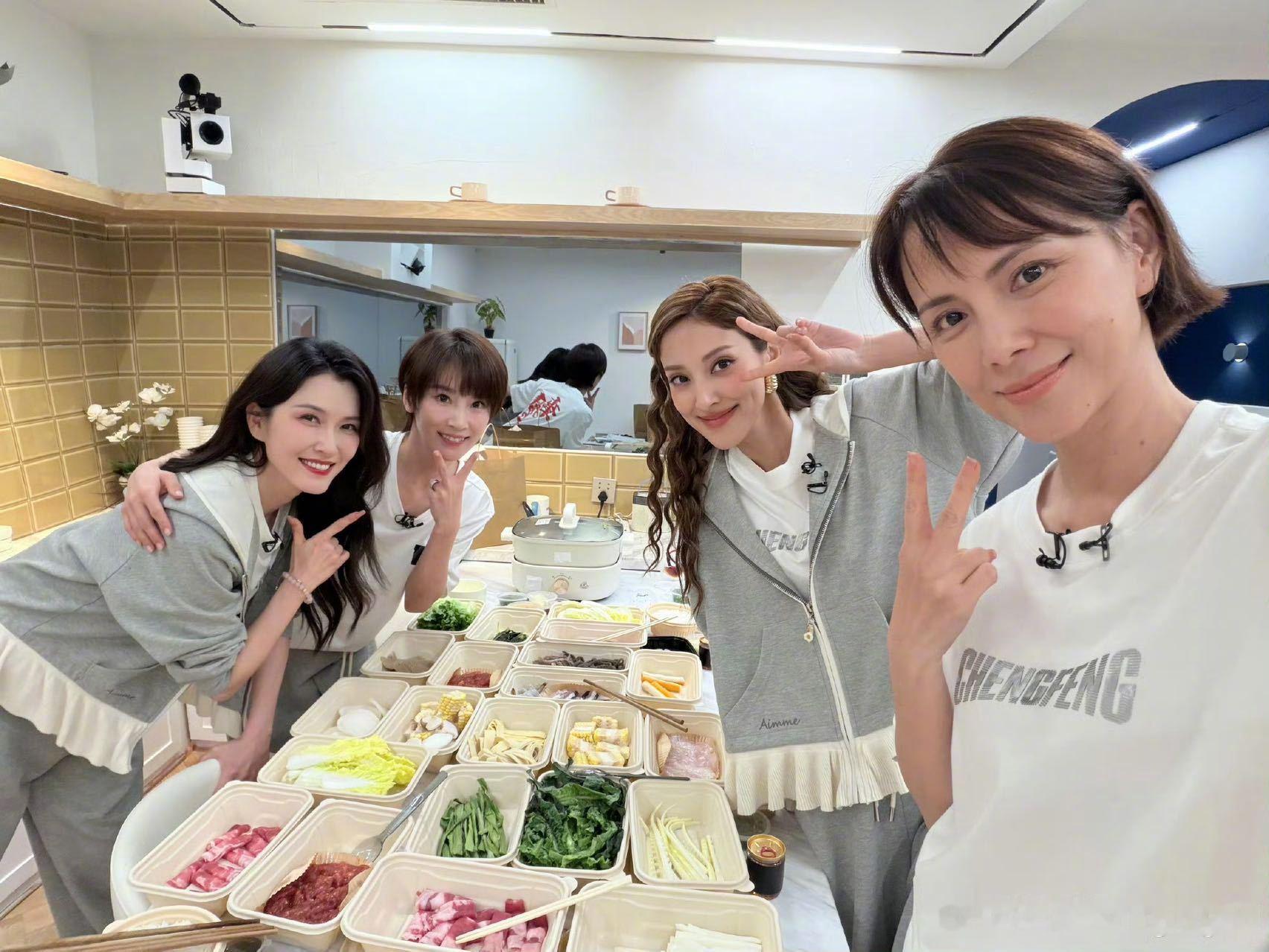 陈凯琳雨爱组接力 《雨爱》组接力视频来袭，陈凯琳、李心洁、谢楠、徐洁儿美我四下！