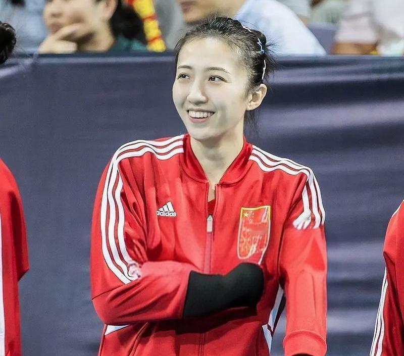 辽宁女排因缺少了“带刀二传”丁霞的组织进攻，整体水平大幅度下降，导致联赛开赛至今