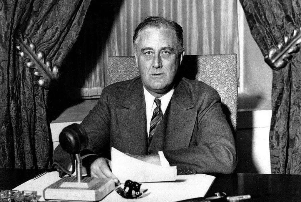 一百转我九十五，资本严父罗斯福，竟靠着社会主义救美国？

罗斯福这个人，搁在美国