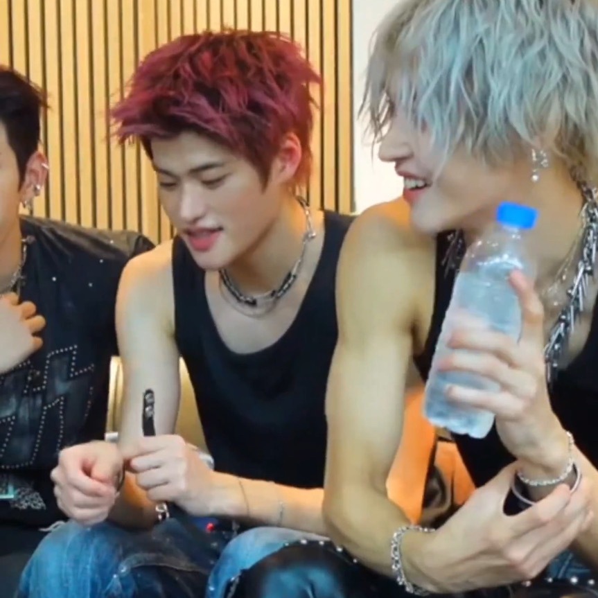 男神只是解个手镯而已🥵  专栏 · 炤咪截图📸