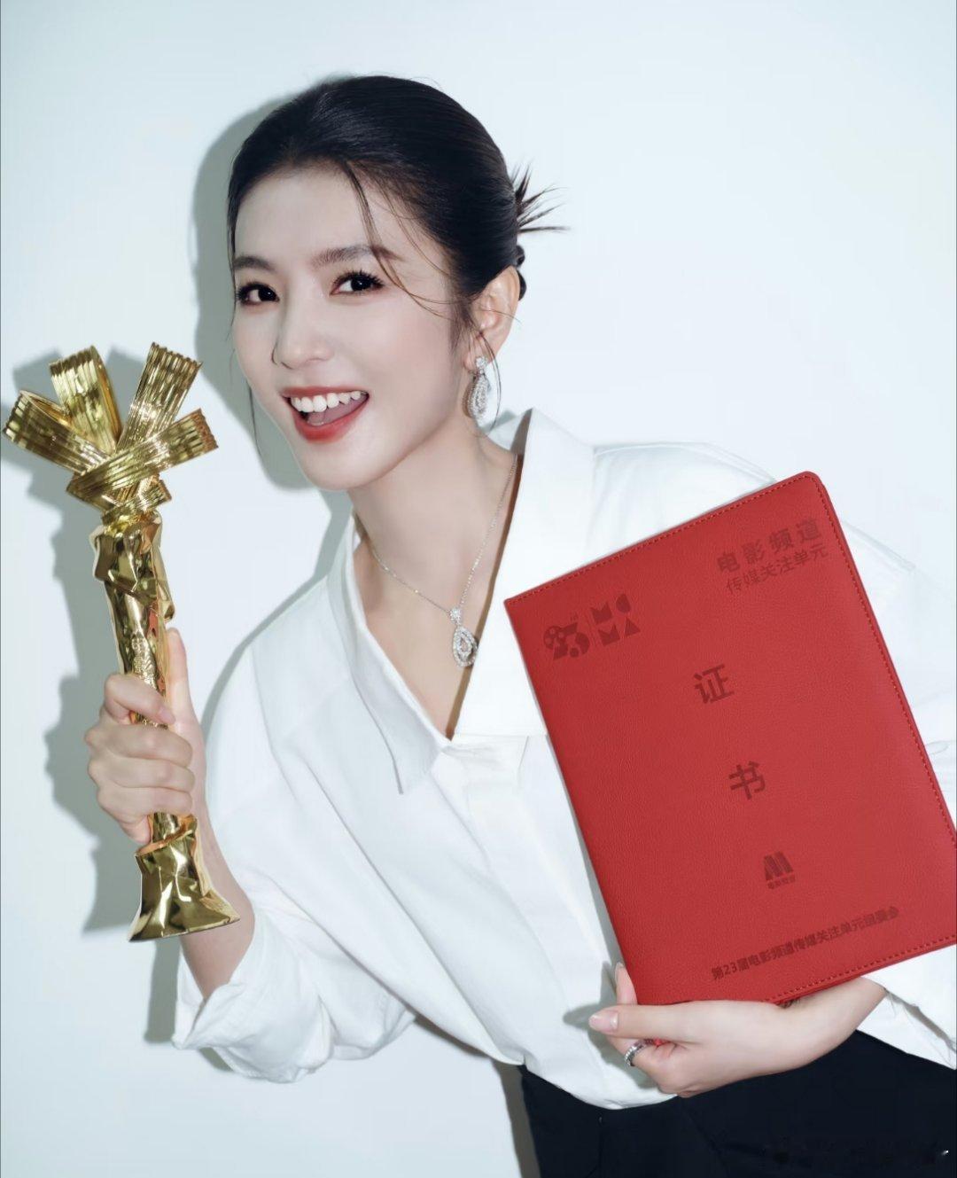 李云霄提名百花奖最佳女配角 燕子娘成为最受传媒关注女配角实至名归！恭喜燕子娘李云