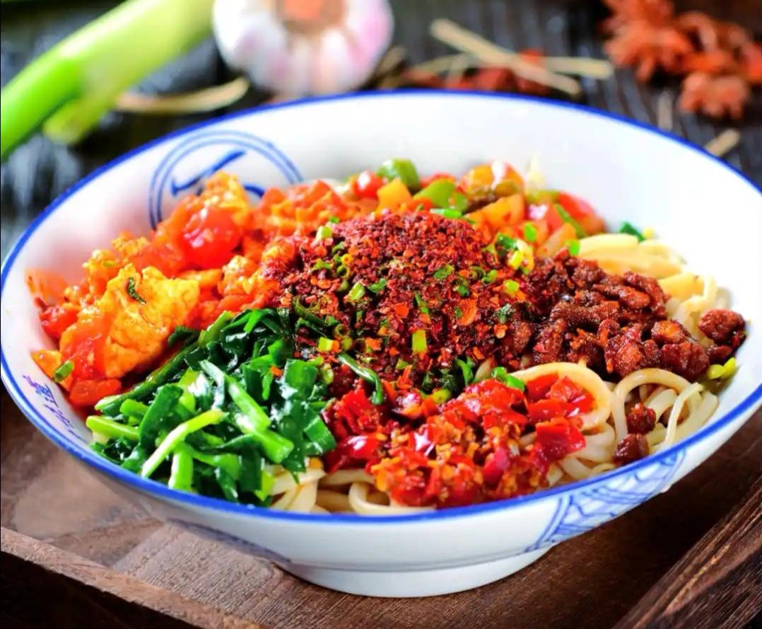 一碗面的情怀
｜椛尘埃

董宇辉返京时发了一段长文，诸多网友产生共鸣，只是每个人