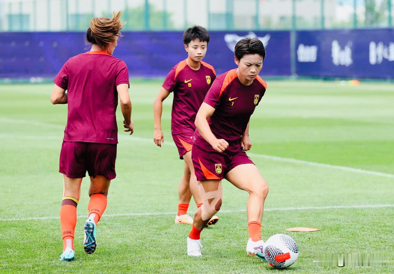 米利西奇的中国女足二期集训在大连足球青训基地组织静悄悄地结束了，本期入选的30名