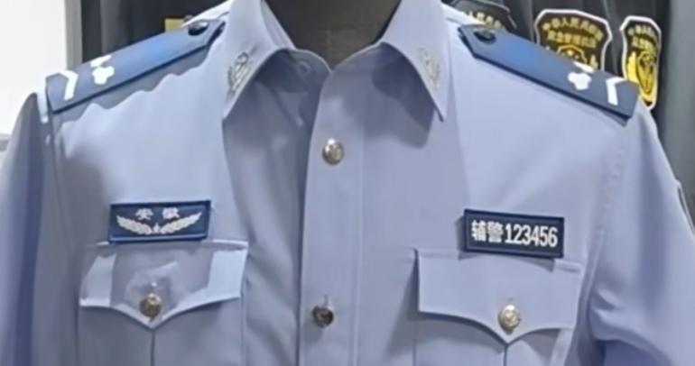 ‌辅警四级通常指层级体系中的中级人员！

获得硕士及以上学位者，首次评定可直接定