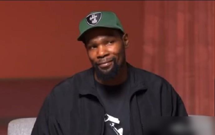 杜兰特所言极是啊 杜兰特近日的一档播客节目中谈到当年加盟勇士的决定，他说，“在O