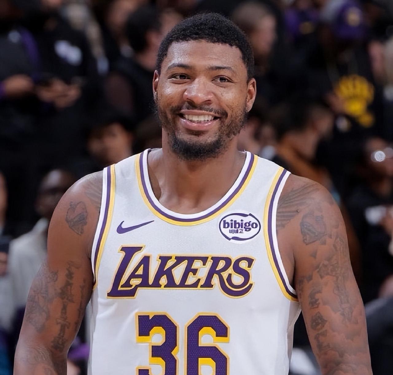 雷迪克谈斯玛特伤病：

“斯马特一直感觉背部紧绷，他做了核磁共振检查，结果显示一