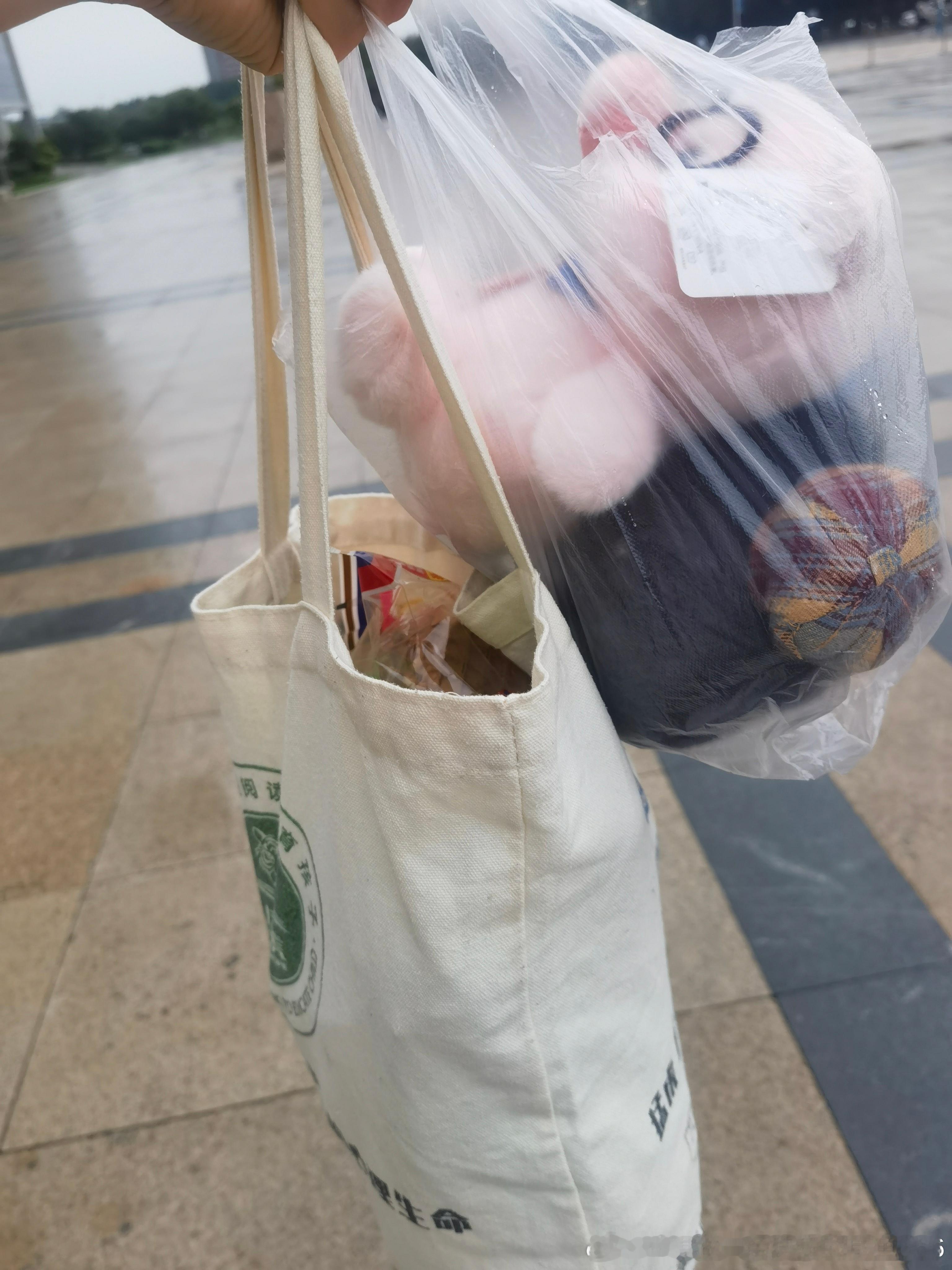 科室做活动，买了好多吃的喝的，让套圈投壶等等，吸取教训，没有不好意思，没有手软，