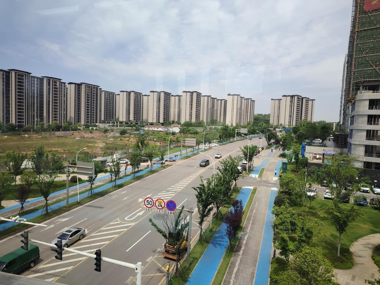 可以发下你拍的蓝天白云照片吗